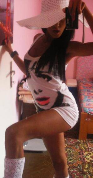 Janet, 19, Florida | Younger Adult Woman Seeking Older Men