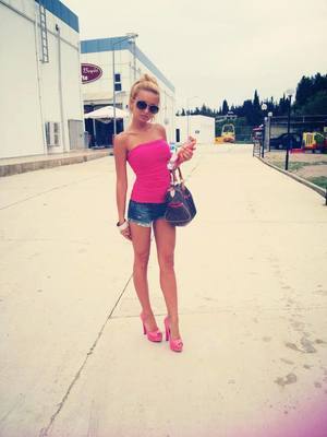 Chat with Selena (18) in Tennessee | Casual Dating Profile