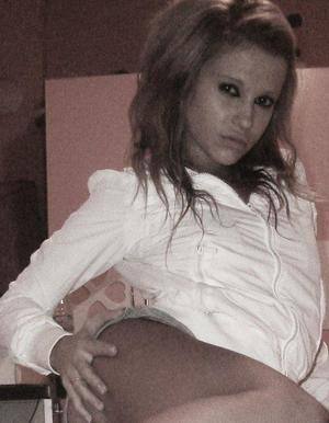 Naomi (19) in California | Casual Dating with Older Men
