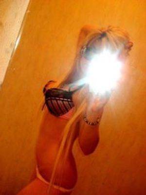 Photo of Brenna (18) from Wisconsin dating profile