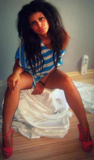 Meet Lydia (26) from Illinois | Explicit Casual Dating