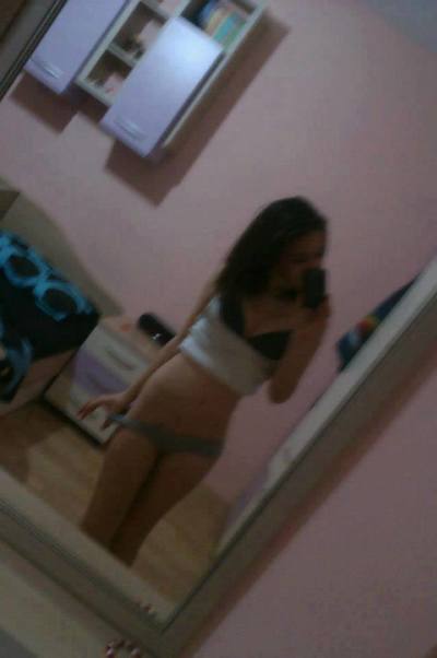 Connect with Julia (29) | Virginia Adult Fun