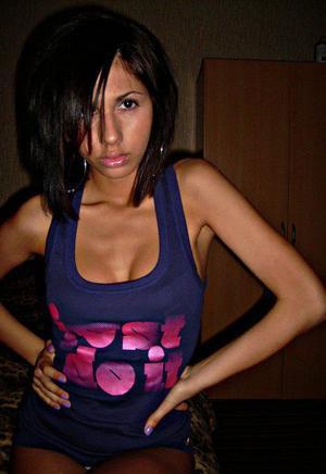 Meet local singles like Julia from Michigan who want to fuck tonight