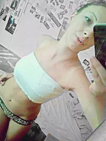 Ashly from Connecticut is looking for adult webcam chat