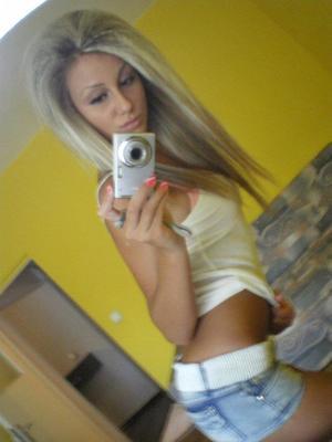 Taniyah from Arizona is looking for adult webcam chat