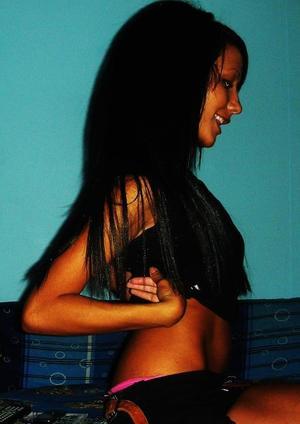 Claris from Westerly, Rhode Island is looking for adult webcam chat