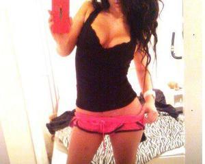 Looking for local cheaters? Take Jalyn from Hawaii home with you