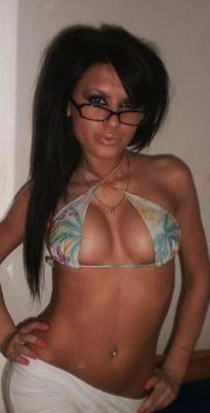 Sunni from Greencreek, Idaho is looking for adult webcam chat