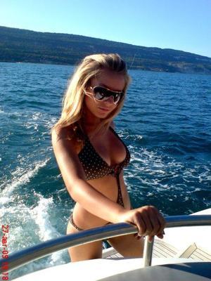 Lanette from Keswick, Virginia is looking for adult webcam chat