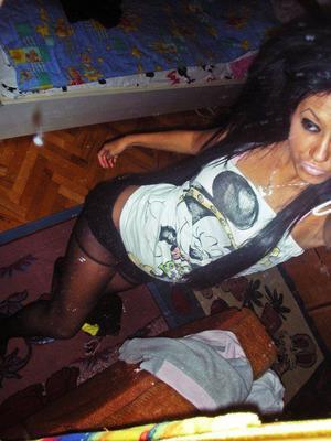 Maggie from South Dakota is interested in nsa sex with a nice, young man