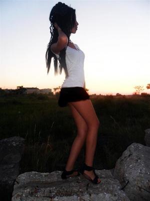 Elayne from Graceville, Minnesota is looking for adult webcam chat