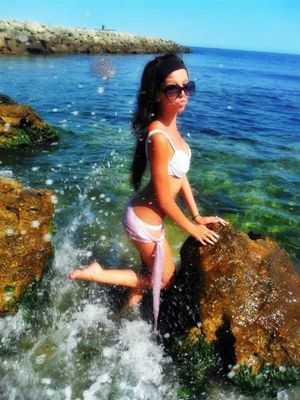 Hayley is a cheater looking for a guy like you!