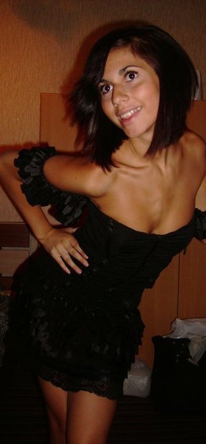 Elana from Silverton, Colorado is looking for adult webcam chat