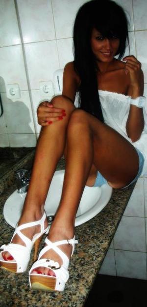 Alondra from Ohio is looking for adult webcam chat