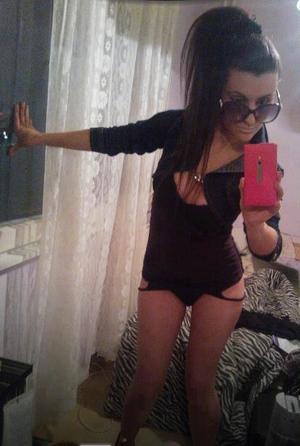 Jeanelle from Delaware City, Delaware is looking for adult webcam chat