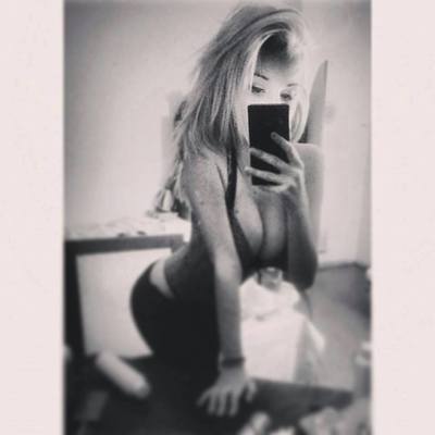 Oralee from Quechee, Vermont is looking for adult webcam chat