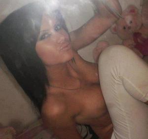Escorts like Jodi are down to fuck you now!