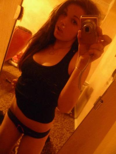 Roxana from Missouri is looking for adult webcam chat