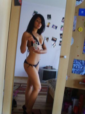 Viki from  is interested in nsa sex with a nice, young man