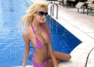 Looking for local cheaters? Take Kaya from Florida home with you