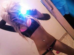 Ivonne from Oelwein, Iowa is looking for adult webcam chat