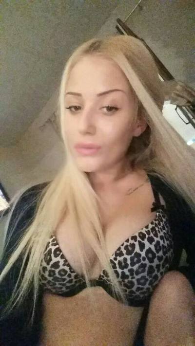 Escorts like Ashlee are down to fuck you now!