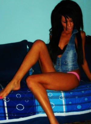 Aliya from Wisconsin is looking for adult webcam chat